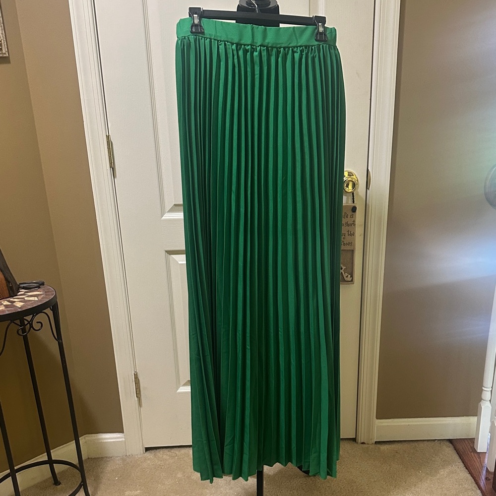 Elegant Green Pleated Maxi Skirt